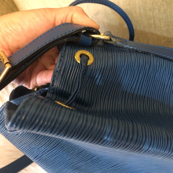 Authentic Louis Vuitton Noe in EPI Blue - Picture 5 of 16
